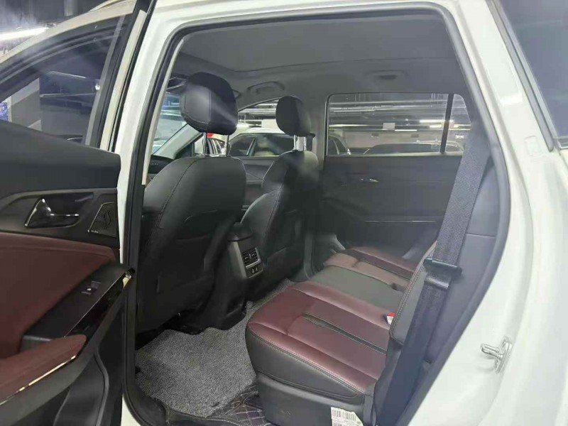 成都23年江淮思皓6