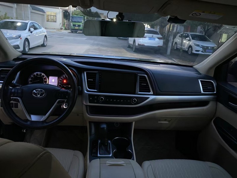 中山18年丰田汉兰达2