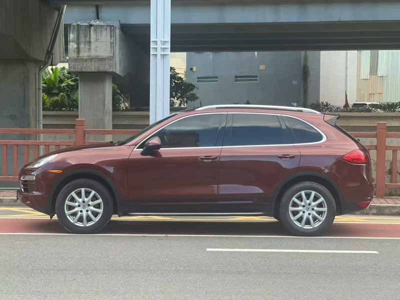 东莞13年保时捷卡宴9