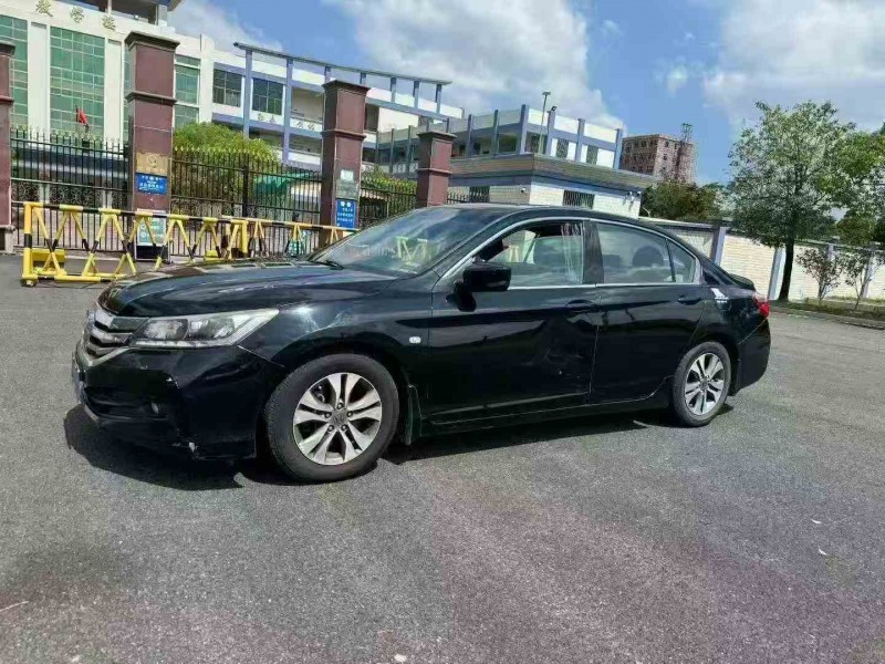 湛江14年本田雅阁3