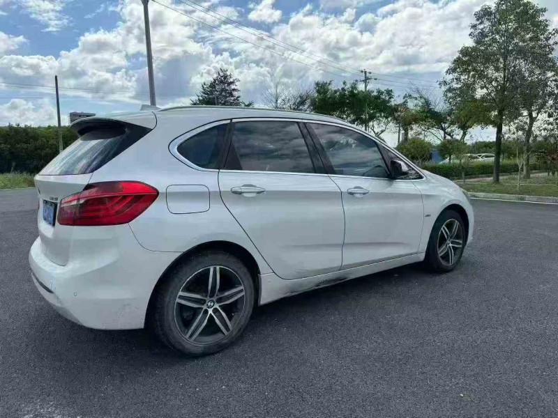 江门17年宝马2系8