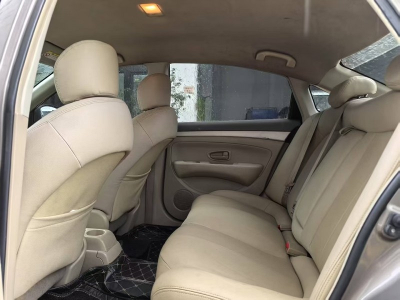 深圳16年日产轩逸5