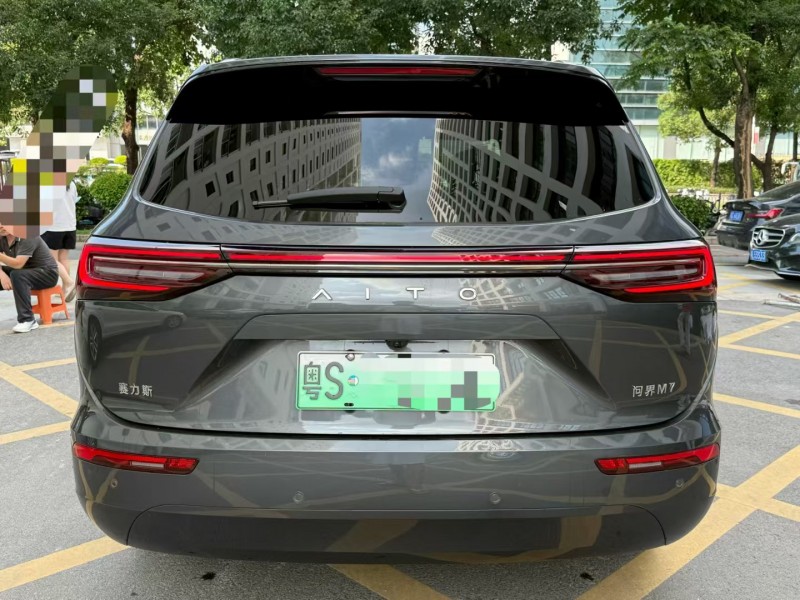 深圳24年华为智选问界4