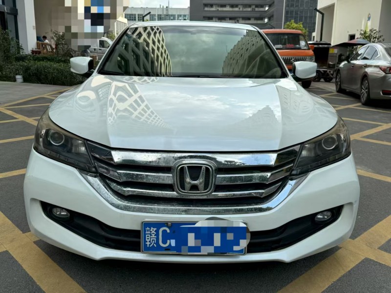 深圳14年本田雅阁1