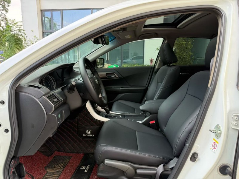 深圳14年本田雅阁2