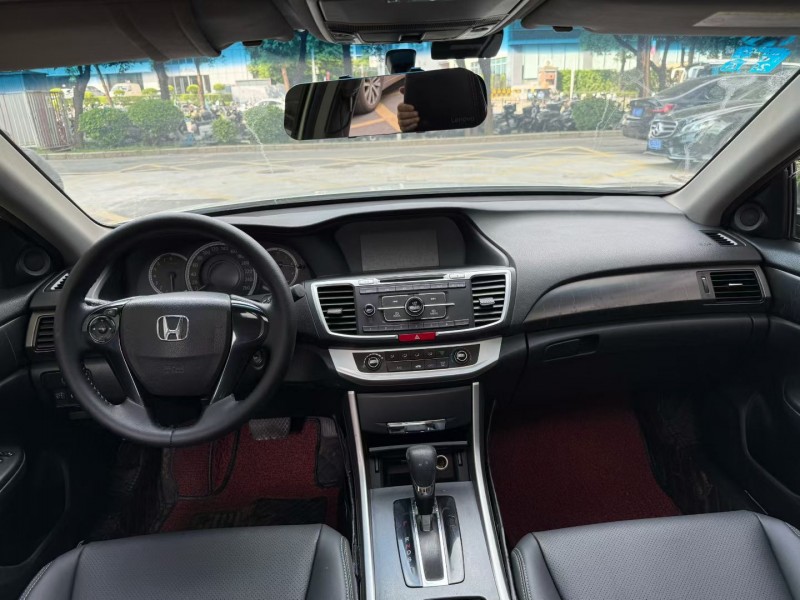 深圳14年本田雅阁3