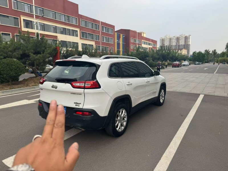 徐州17年Jeep自由光5