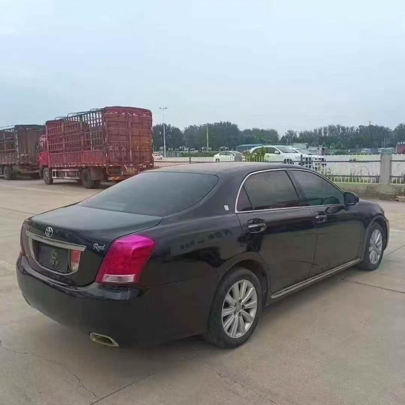 菏泽11年丰田皇冠8