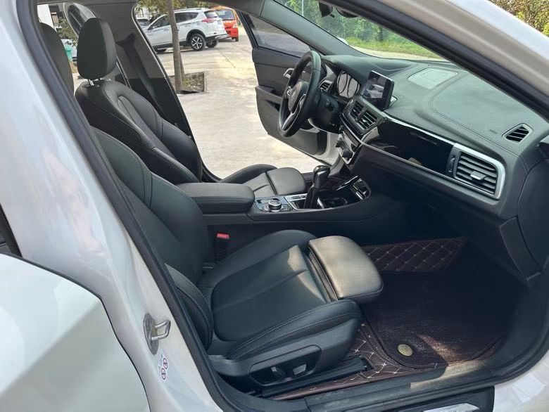 徐州19年宝马1系7