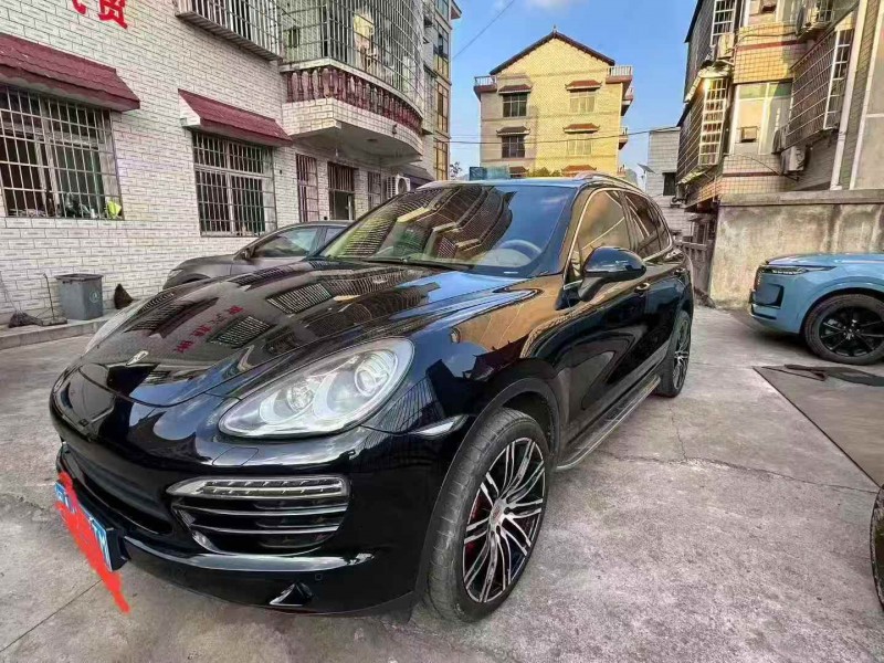 常德14年保时捷卡宴2