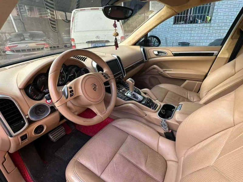 常德14年保时捷卡宴4