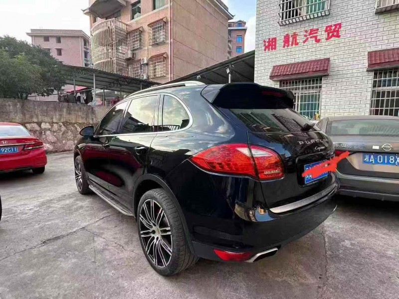 常德14年保时捷卡宴9