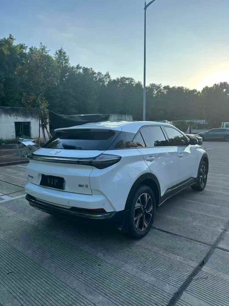 金华23年哪吒U7