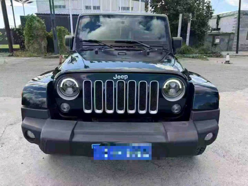 沈阳17年Jeep牧马人1