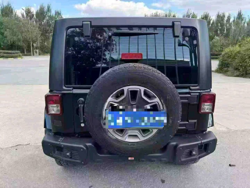 沈阳17年Jeep牧马人8