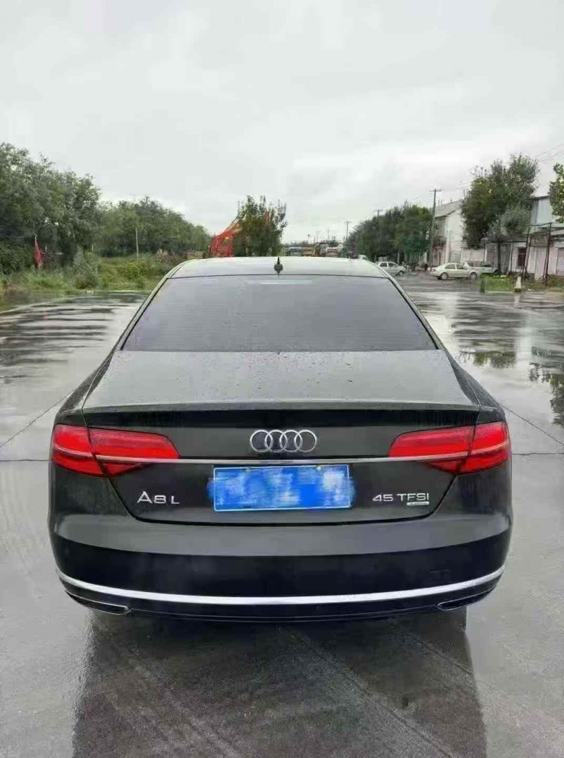 济宁15年奥迪A8L9