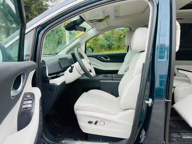 烟台25年岚图汽车梦想家4