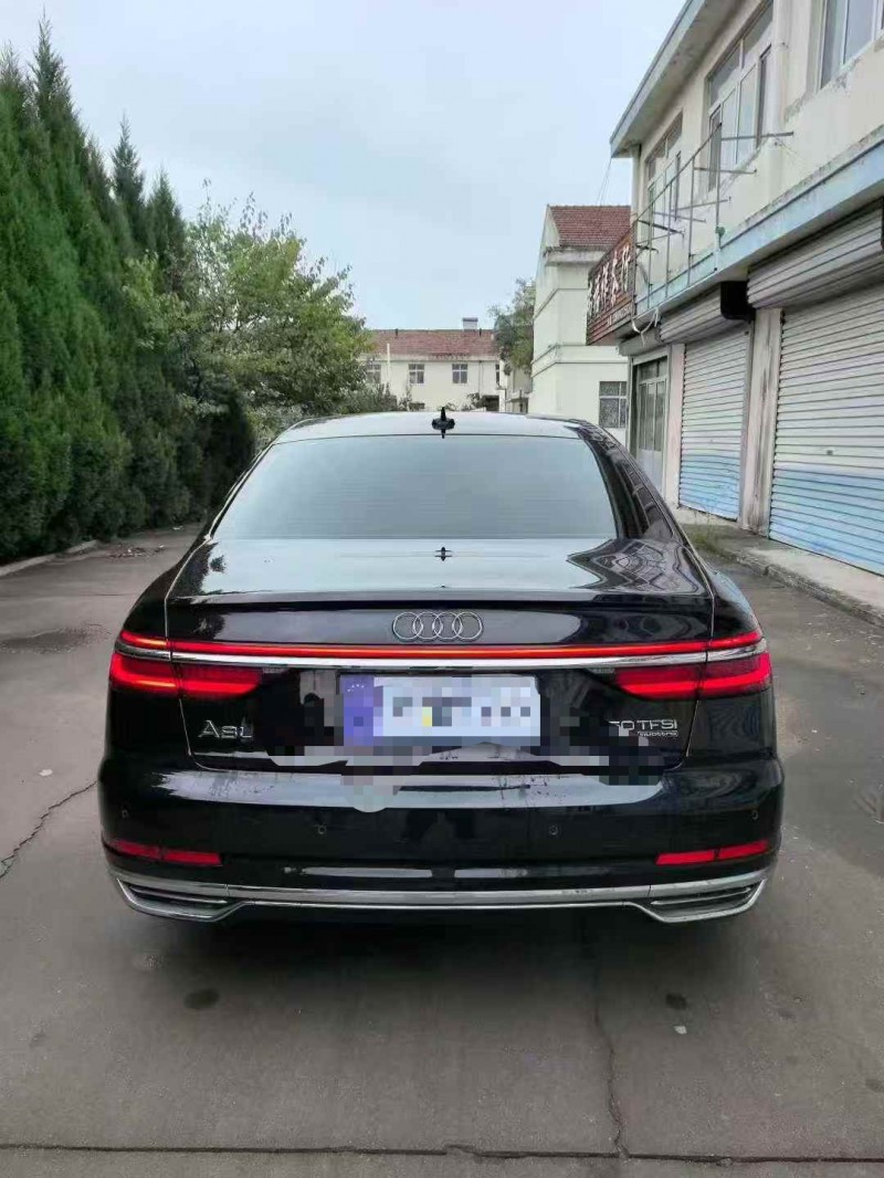 东营19年奥迪A8L9