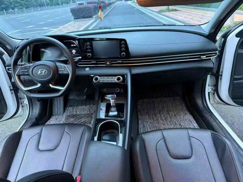 淮安23年现代伊兰特4