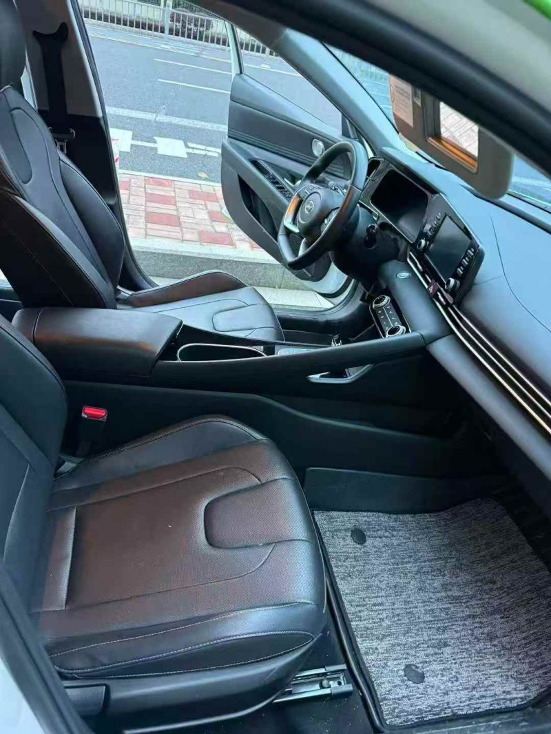 淮安23年现代伊兰特7