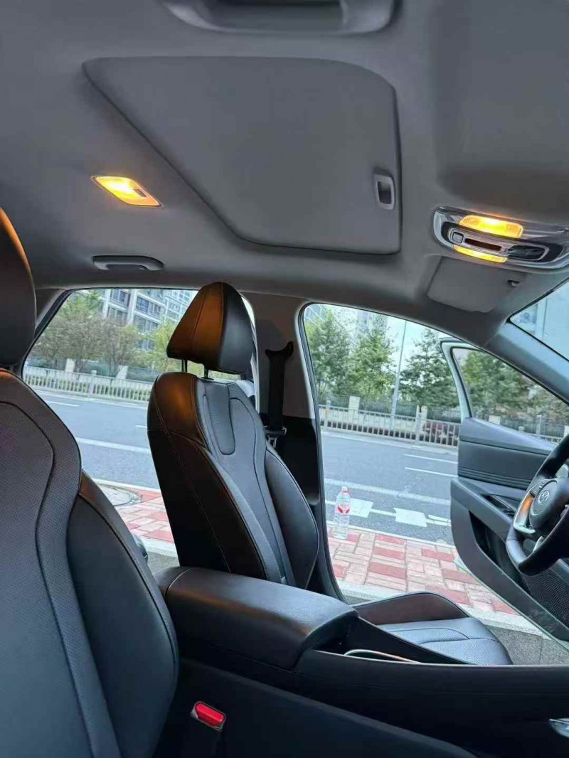 淮安23年现代伊兰特8