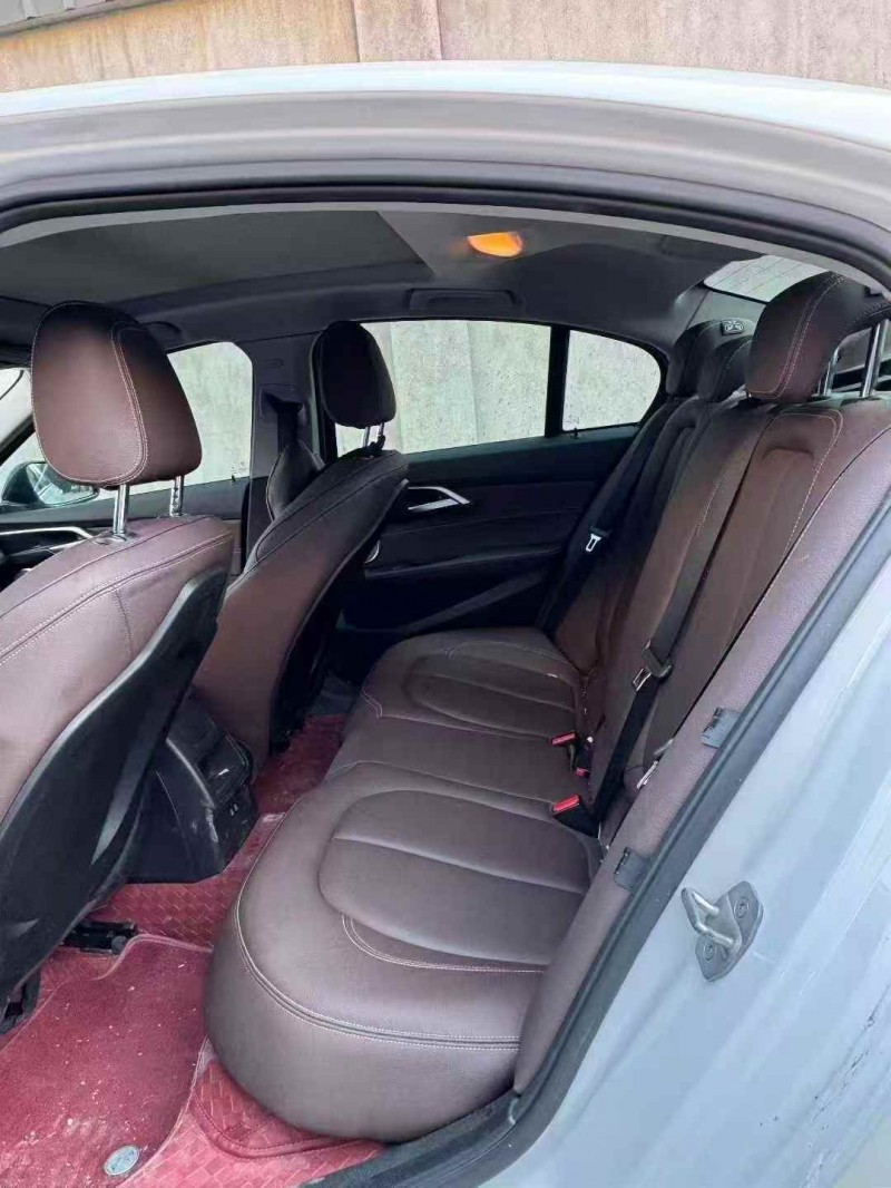 金华23年宝马1系5