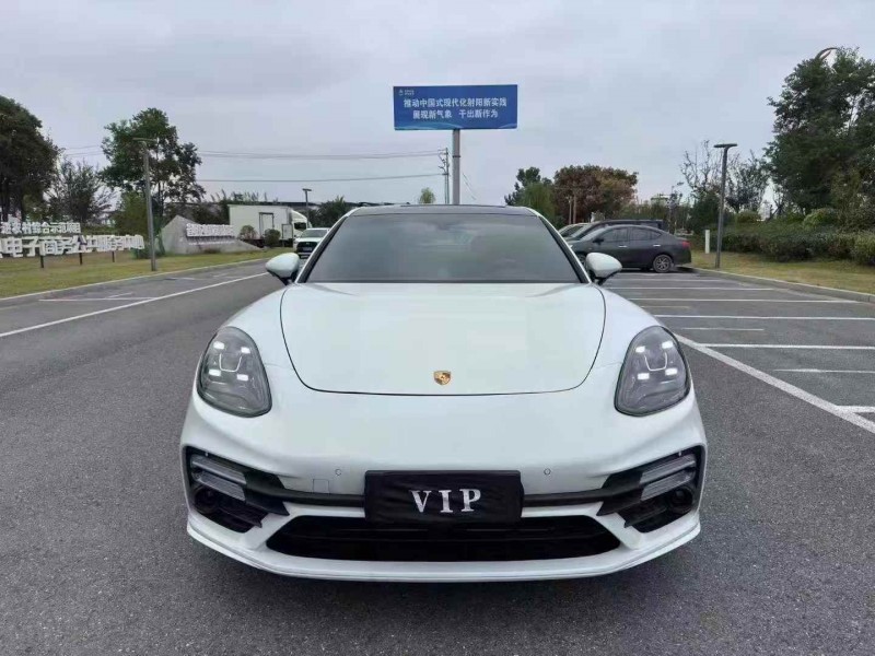 苏州18年保时捷帕拉梅拉1