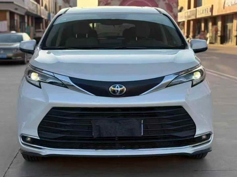 东营24年丰田塞纳1