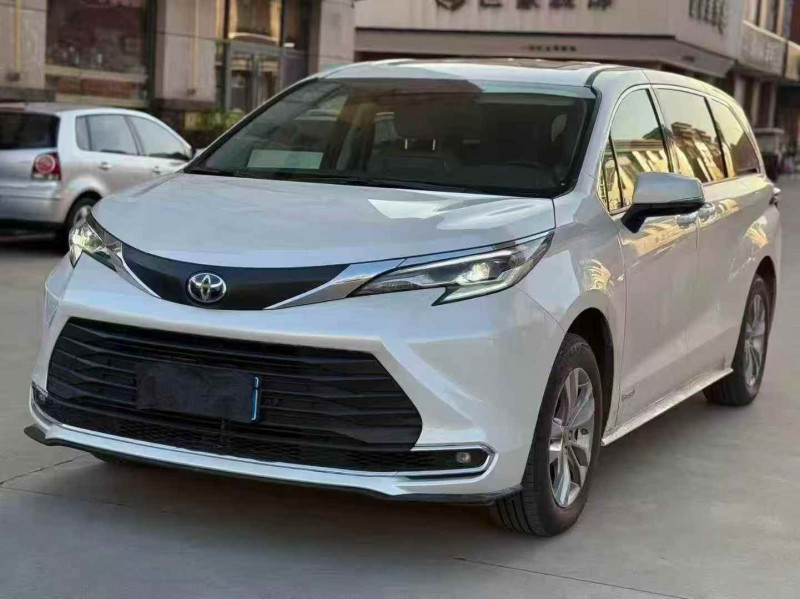 东营24年丰田塞纳3