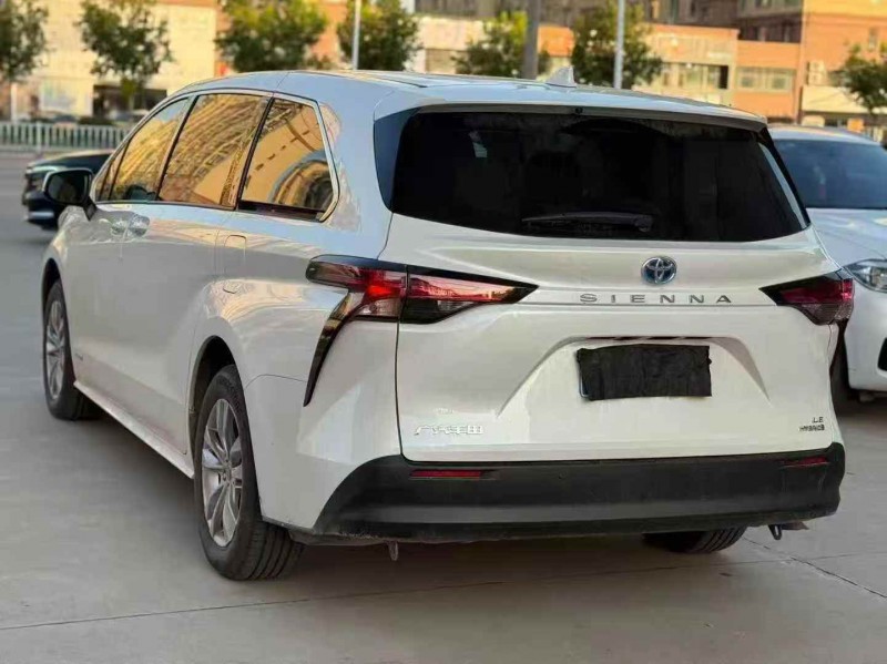 东营24年丰田塞纳6