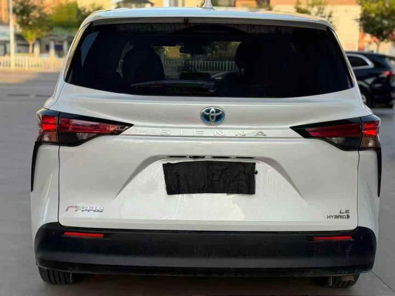 东营24年丰田塞纳8