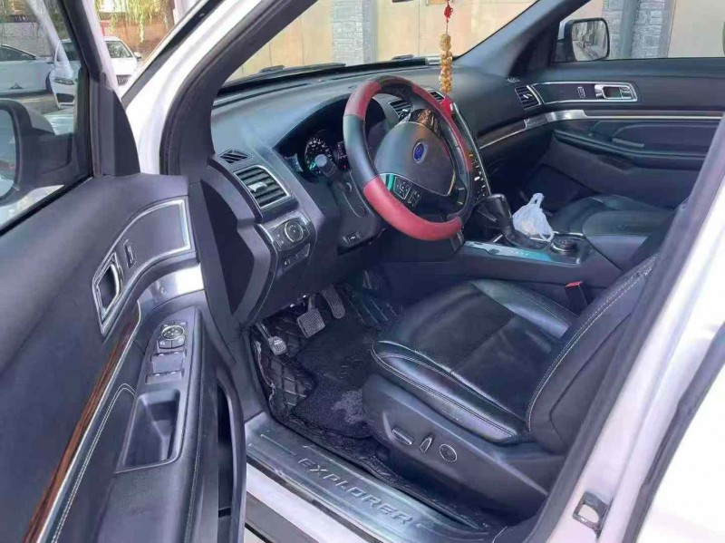 保定16年福特探险者9