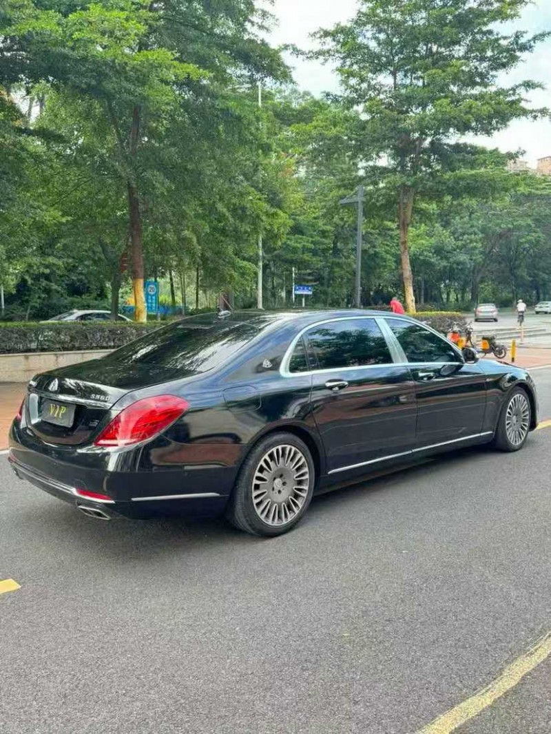 深圳17年奔驰迈巴赫S级7