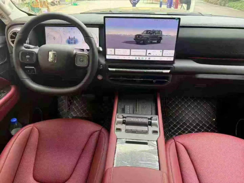 重庆25年长城汽车坦克6