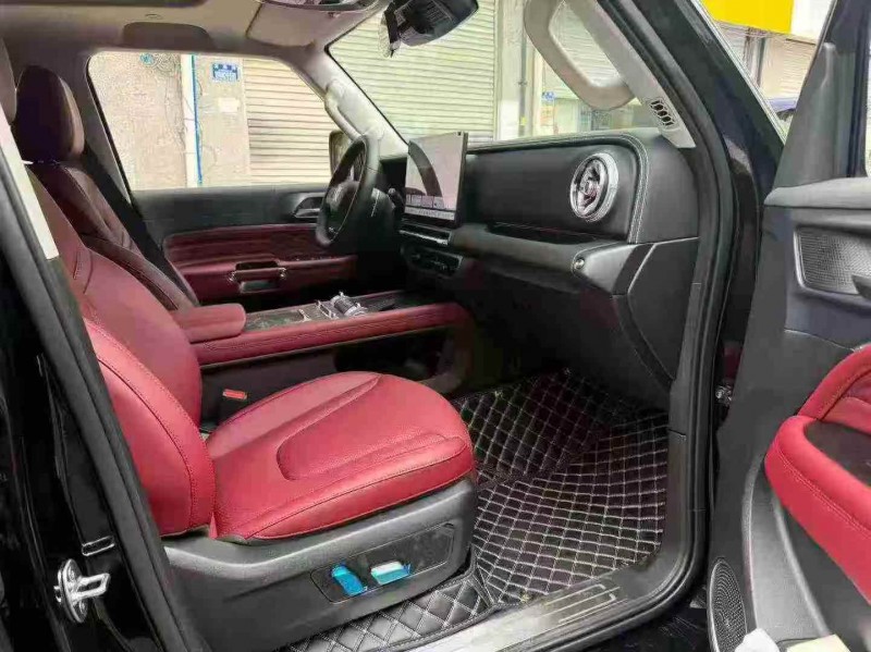 重庆25年长城汽车坦克7