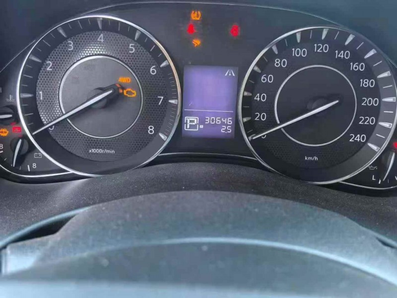 十堰21年日产途乐4