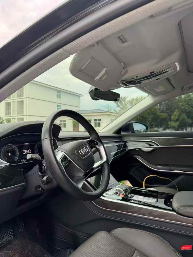 重庆24年奥迪A8L5