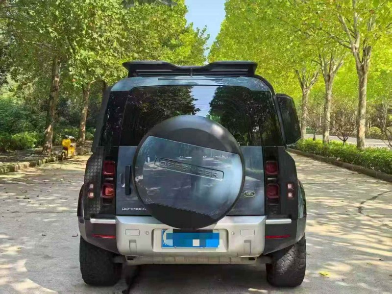 东营22年路虎卫士9