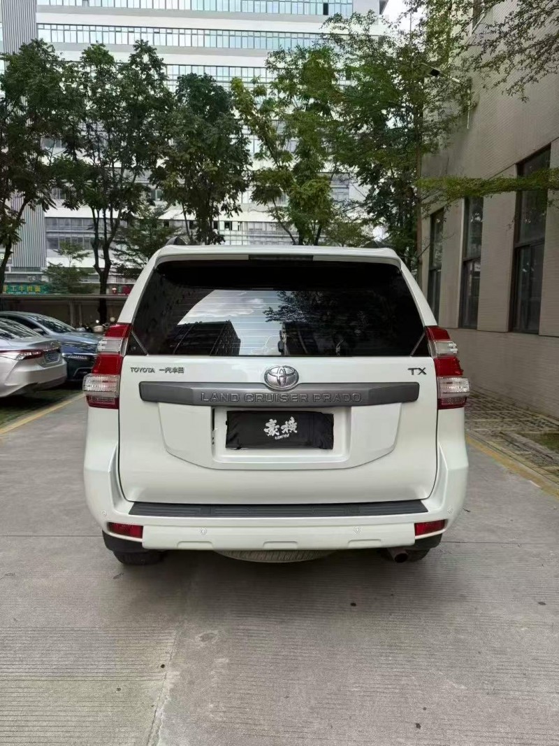汕头17年丰田普拉多8