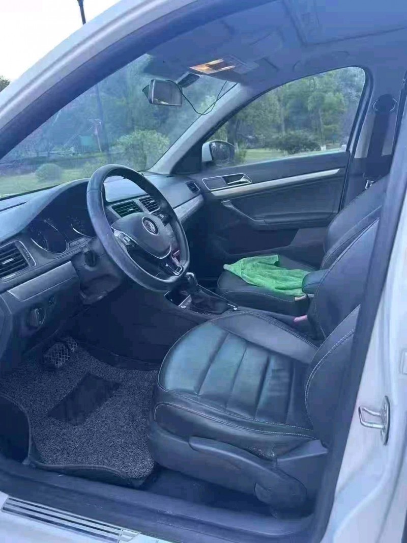 九江18年大众朗逸5