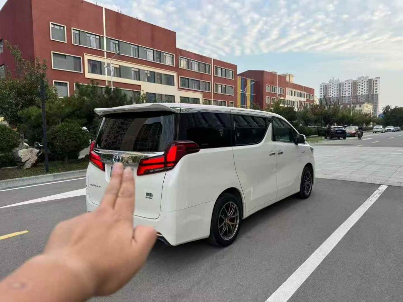 枣庄19年丰田埃尔法8