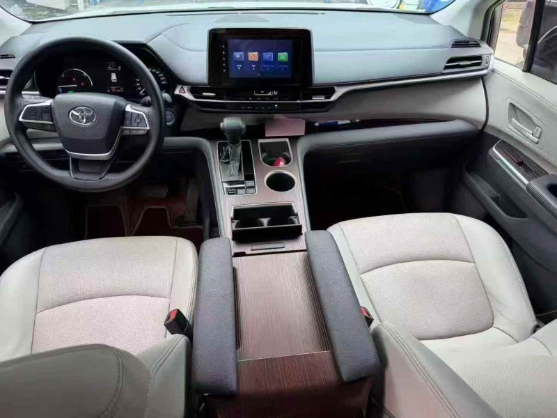 东营23年丰田塞纳5