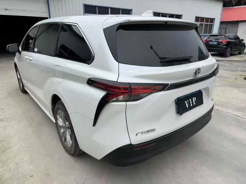 东营23年丰田塞纳8