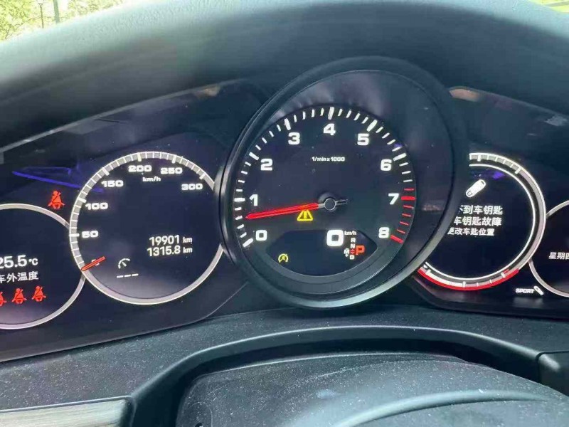 重庆24年保时捷帕拉梅拉6