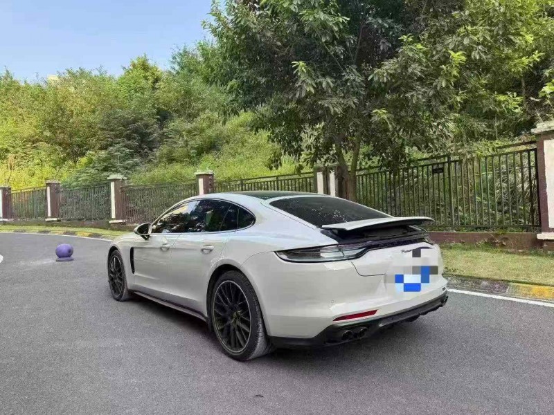 重庆24年保时捷帕拉梅拉8