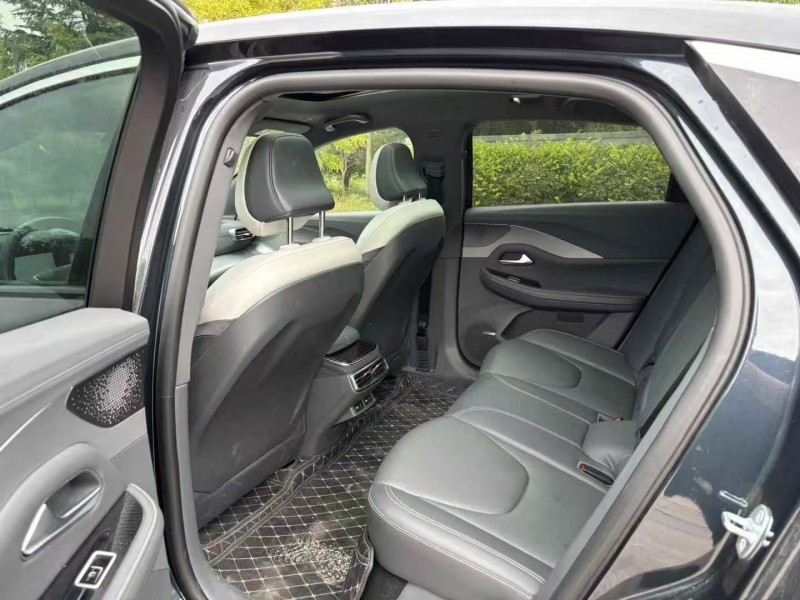 青岛25年极狐汽车阿尔法5