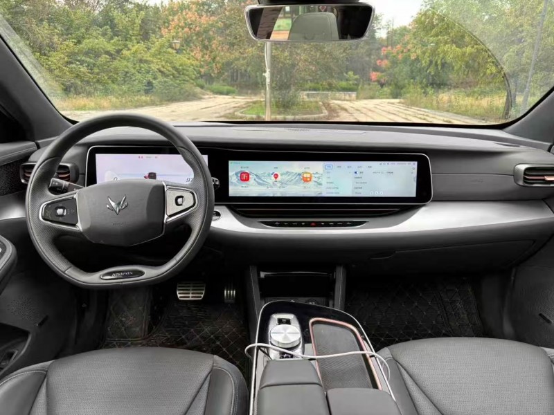 青岛25年极狐汽车阿尔法6