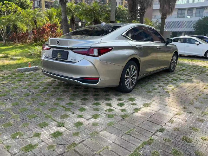 东莞24年雷克萨斯ES8