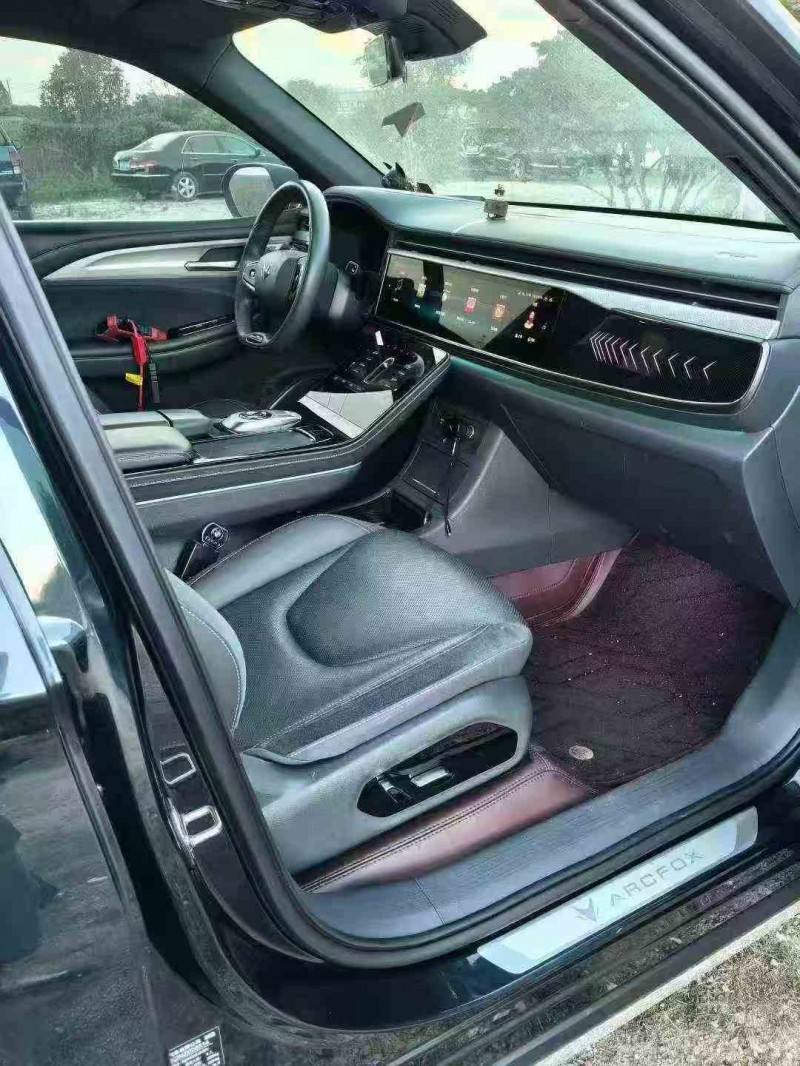 珠海23年极狐汽车阿尔法4