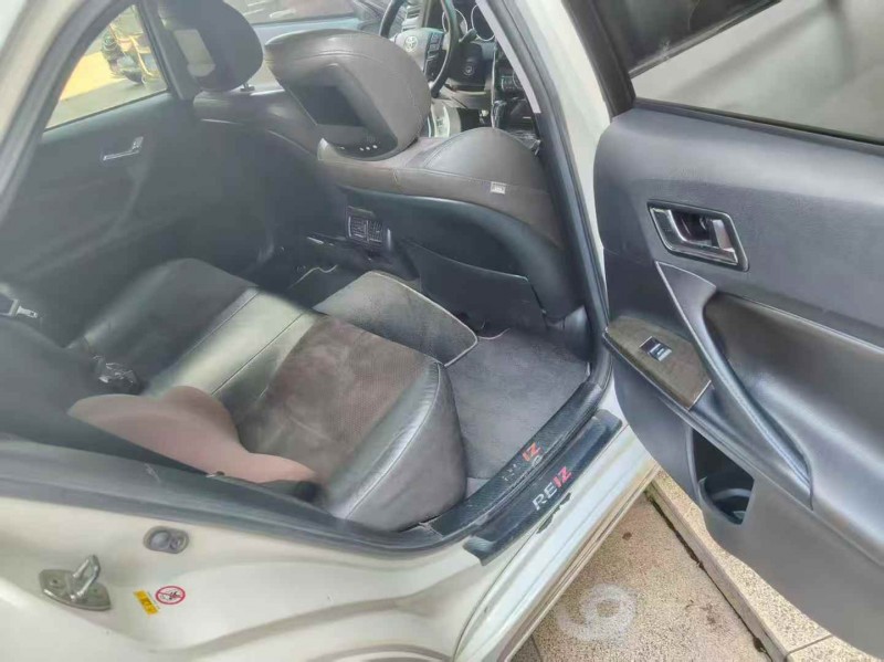 东莞14年丰田锐志5